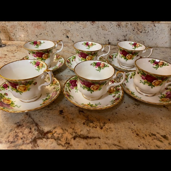 Timeless Royal Dalton To Dress up Any Kitchen - Picture 2 of 3